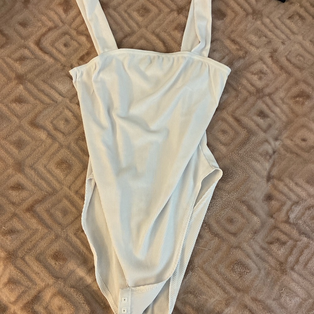 boohoo white bodysuit